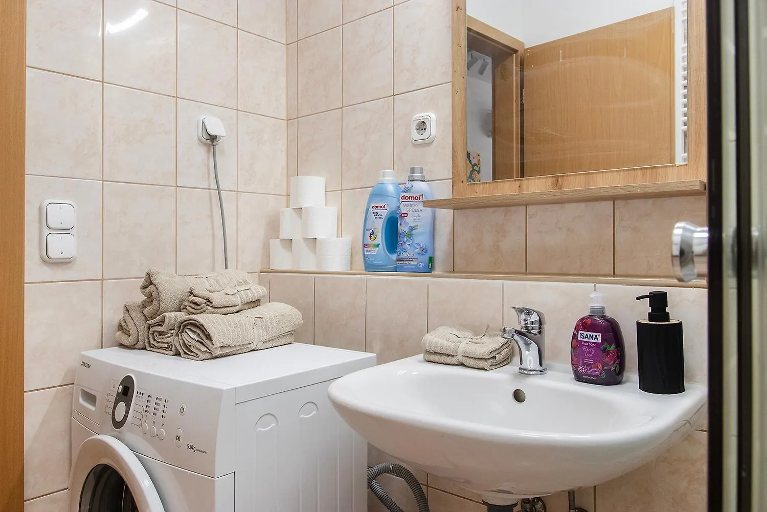 Corvin Gem2 Apartment With Parking 부다페스트