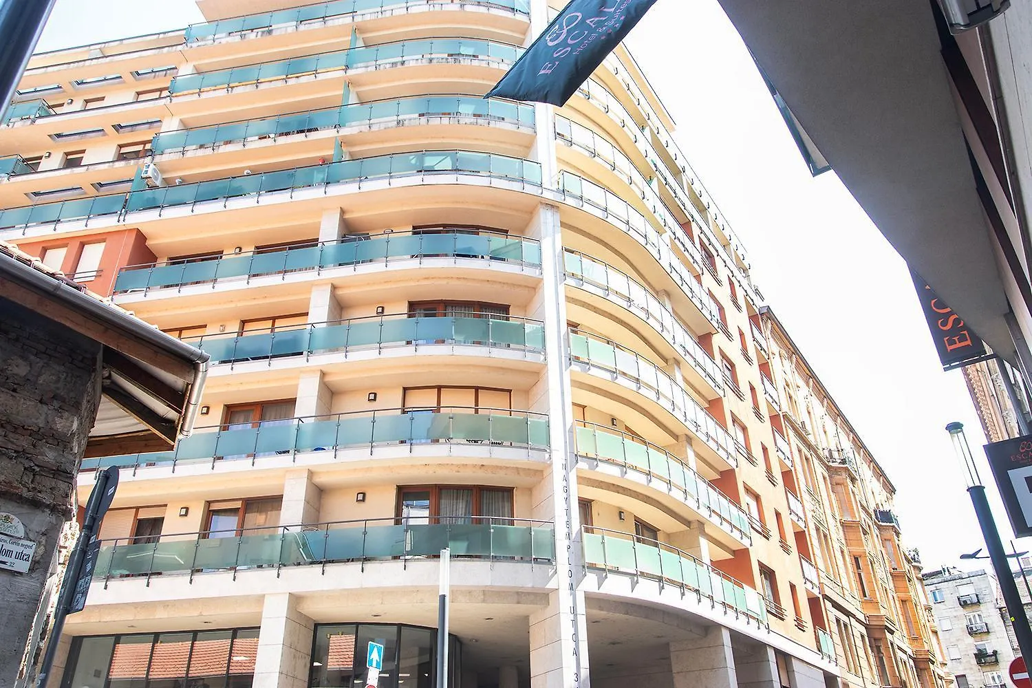 Corvin Gem2 Apartment With Parking 부다페스트