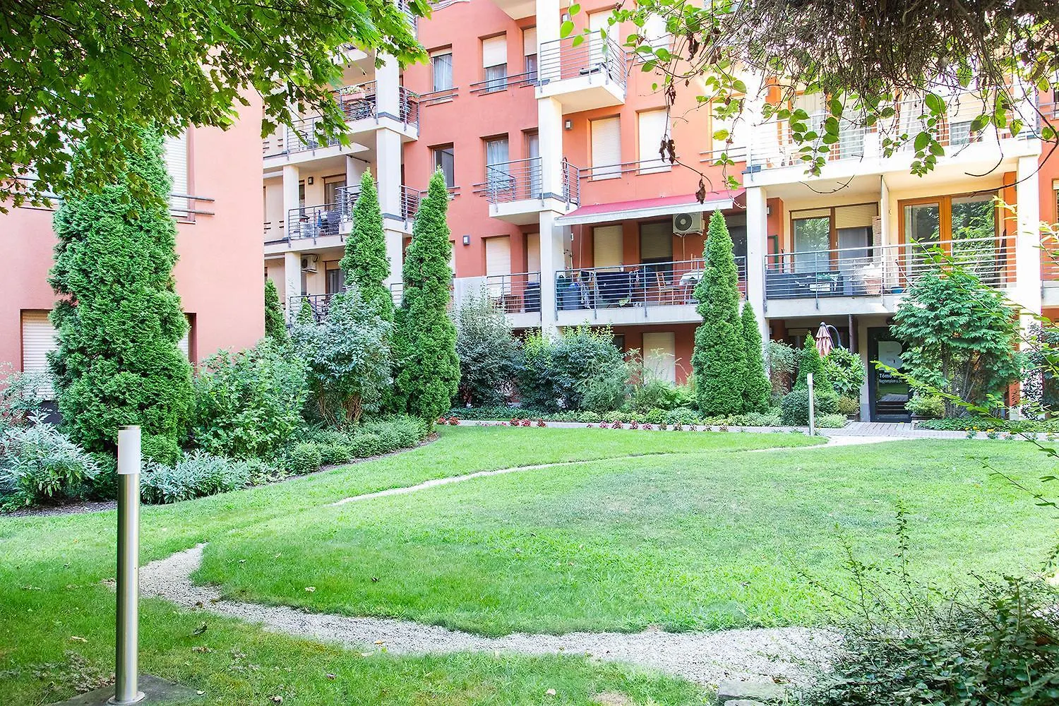 Corvin Gem2 Apartment With Parking 부다페스트