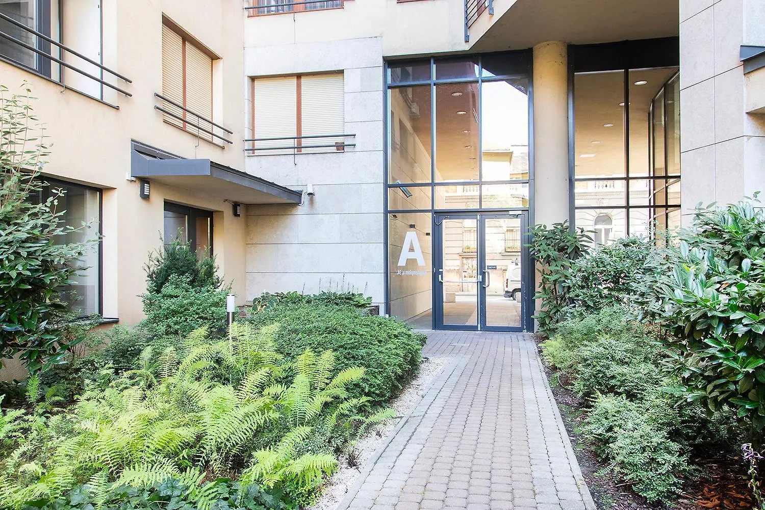 Corvin Gem2 Apartment With Parking Budapeşte