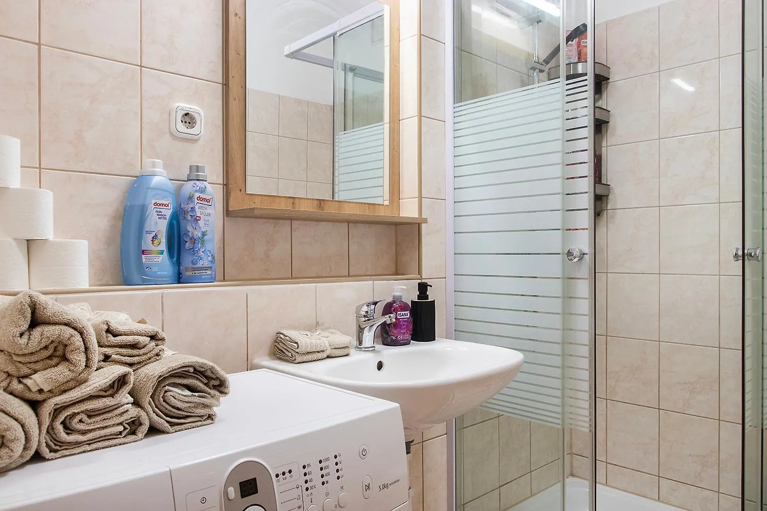 Corvin Gem2 Apartment With Parking Budapeşte